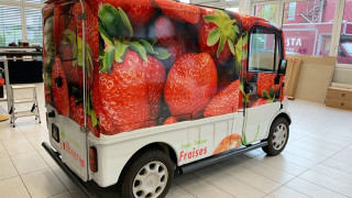 Vollfolierung Erdbeer-Auto
